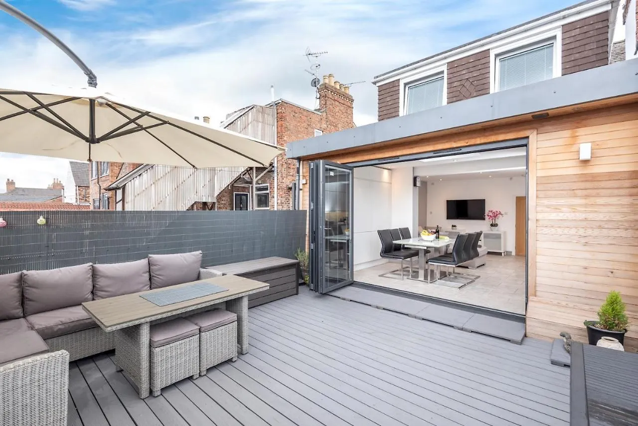 Modern Minimalist Duplex Apartment I Pass The Keys York