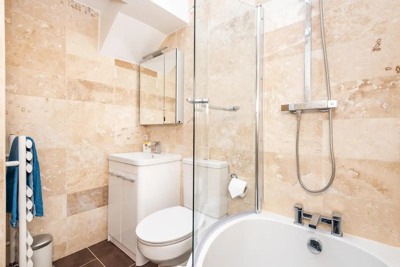 Modern Minimalist Duplex Apartment I Pass The Keys York